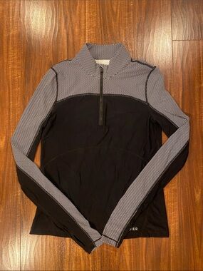 Bandier Women’s Long Sleeve Half-Zip Performance Top - Black with Herringbone